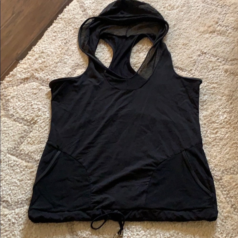 racer back shirt mesh hood &drawstring bottom.